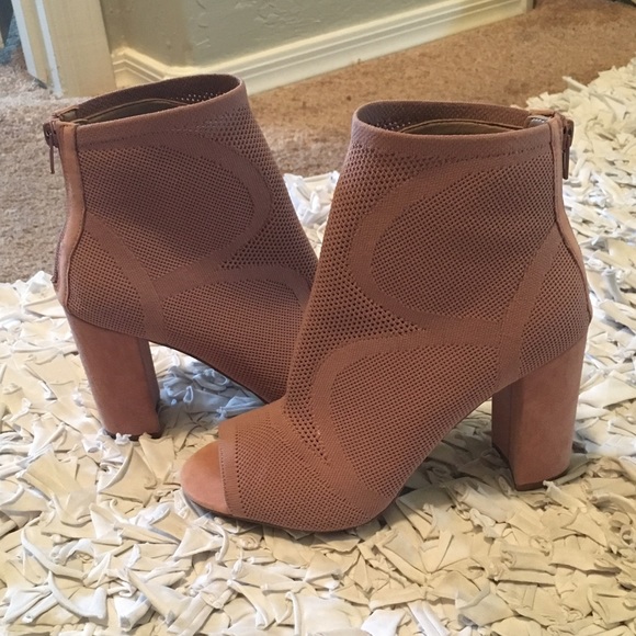 🎉FINAL PRICE🎉Steve Madden Acko Perforated Bootie - Picture 5 of 6