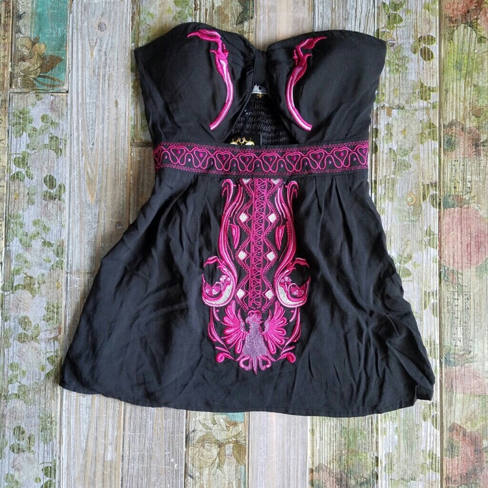 Embroidered Strapless Keyhole Top NWT