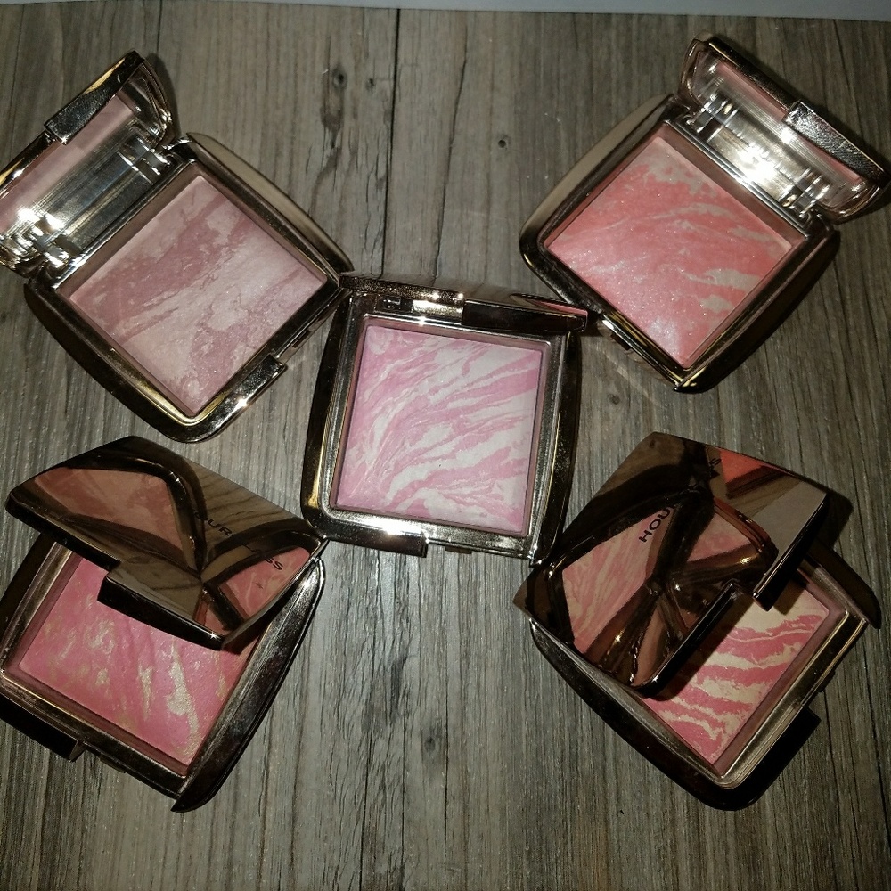 *SOLD*Hourglass Ambient Lighting Blush