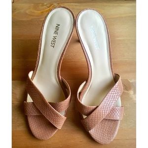 Peach Snakeskin Open-Toe Sandals🍑