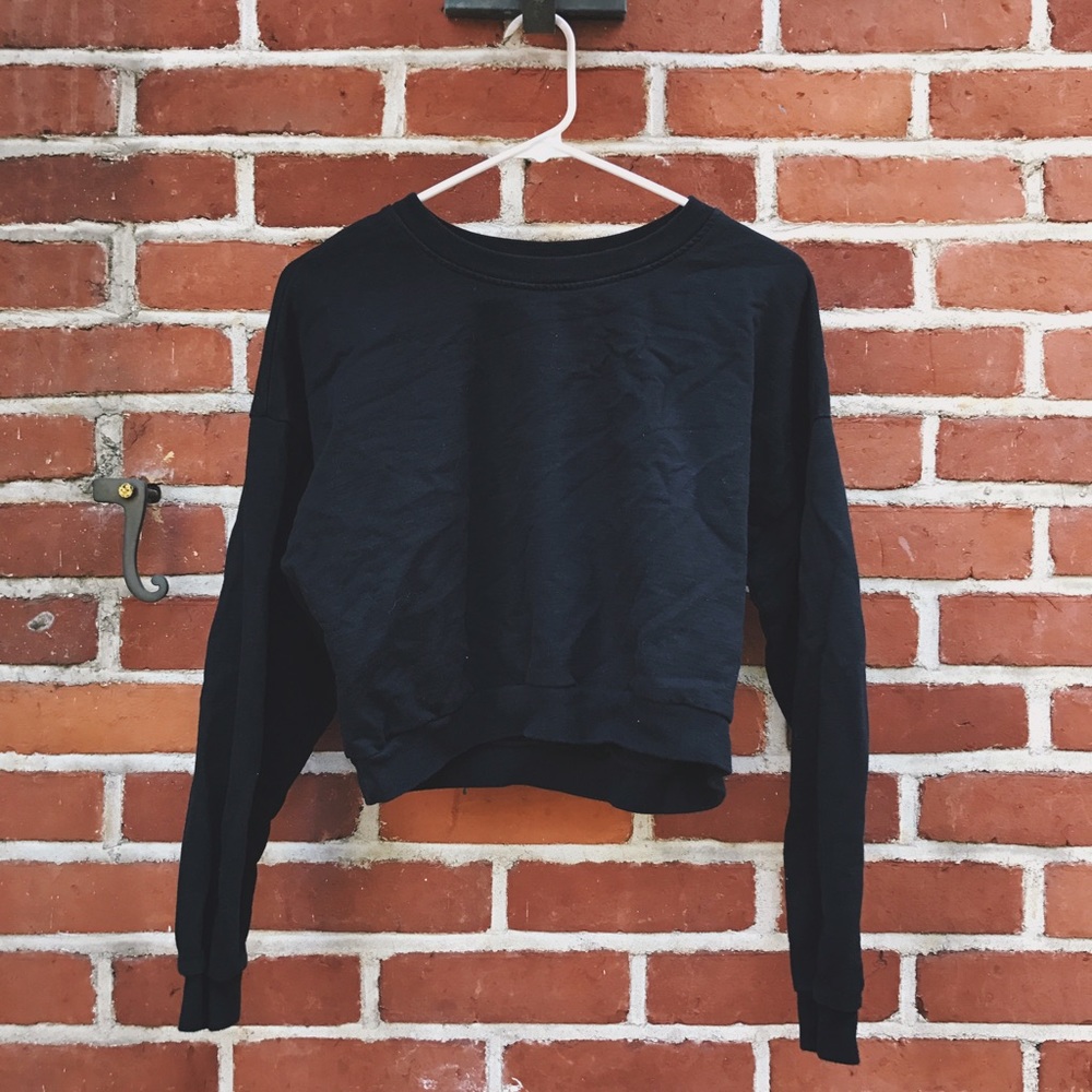 crop black pullover sweater