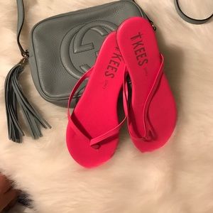 TKEES SANDALS SIZE 6