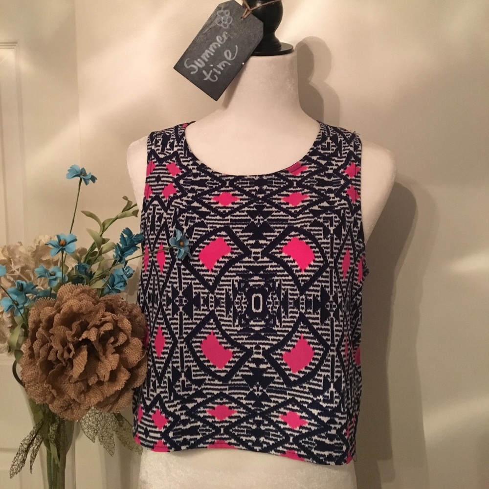 ☀️SOLD - Aztec patterned top