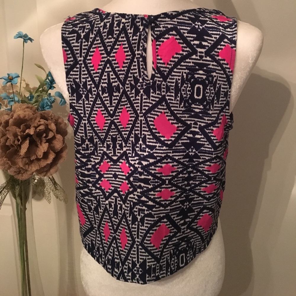 ☀️SOLD - Aztec patterned top - Picture 3 of 3