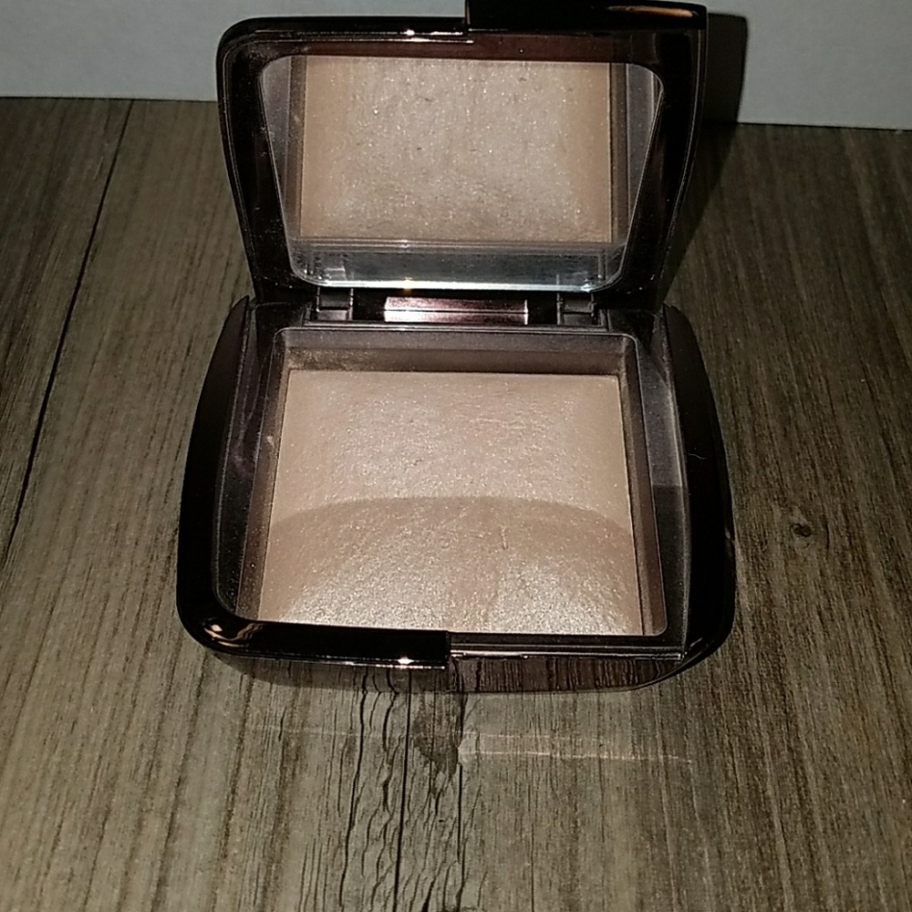 Hourglass Ambient Lighting Powder
