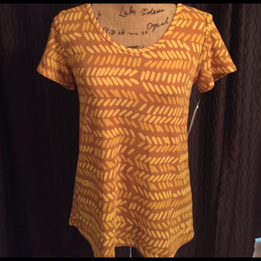 NWT LuLaRoe cute Classic T - XS