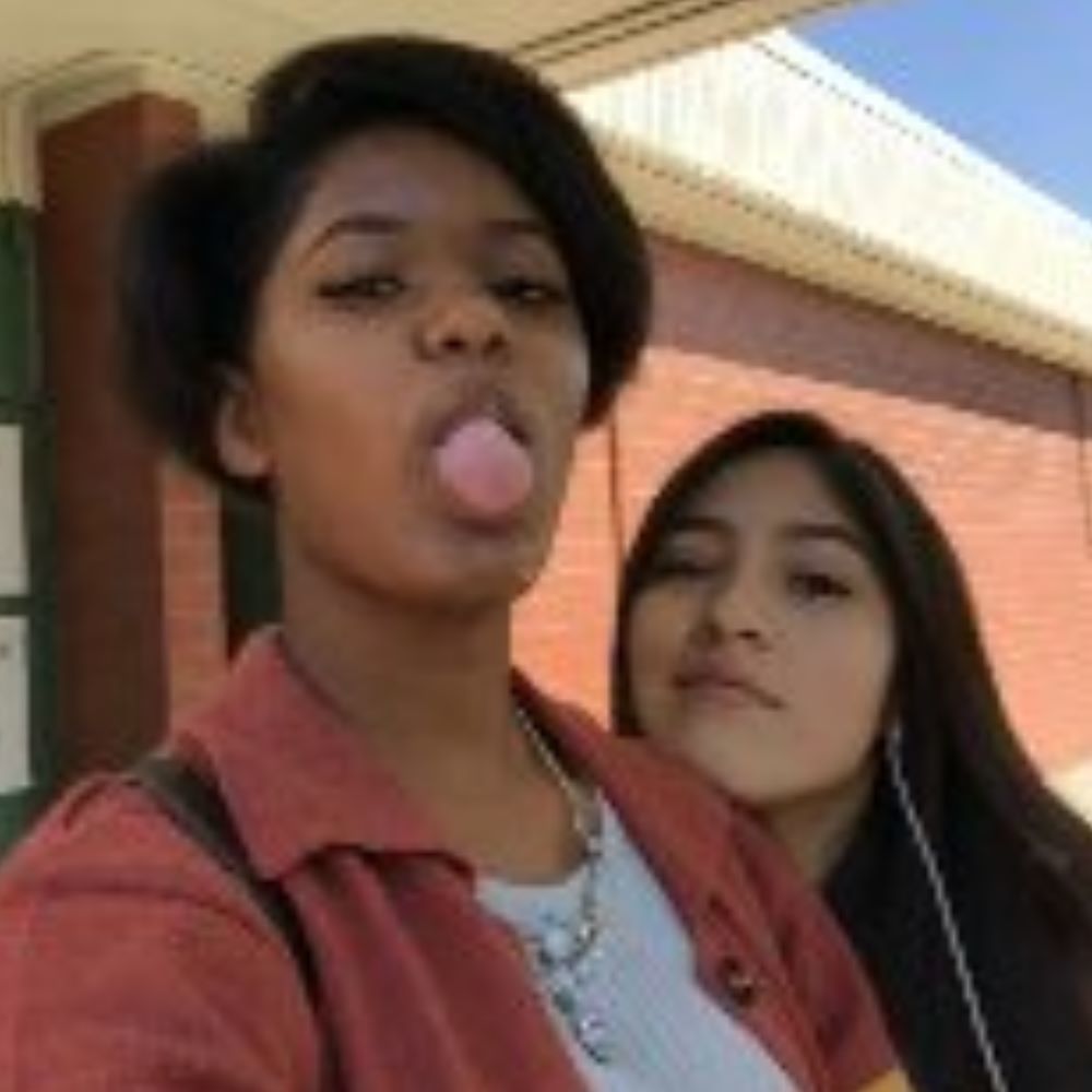 Meet your Posher, Leya