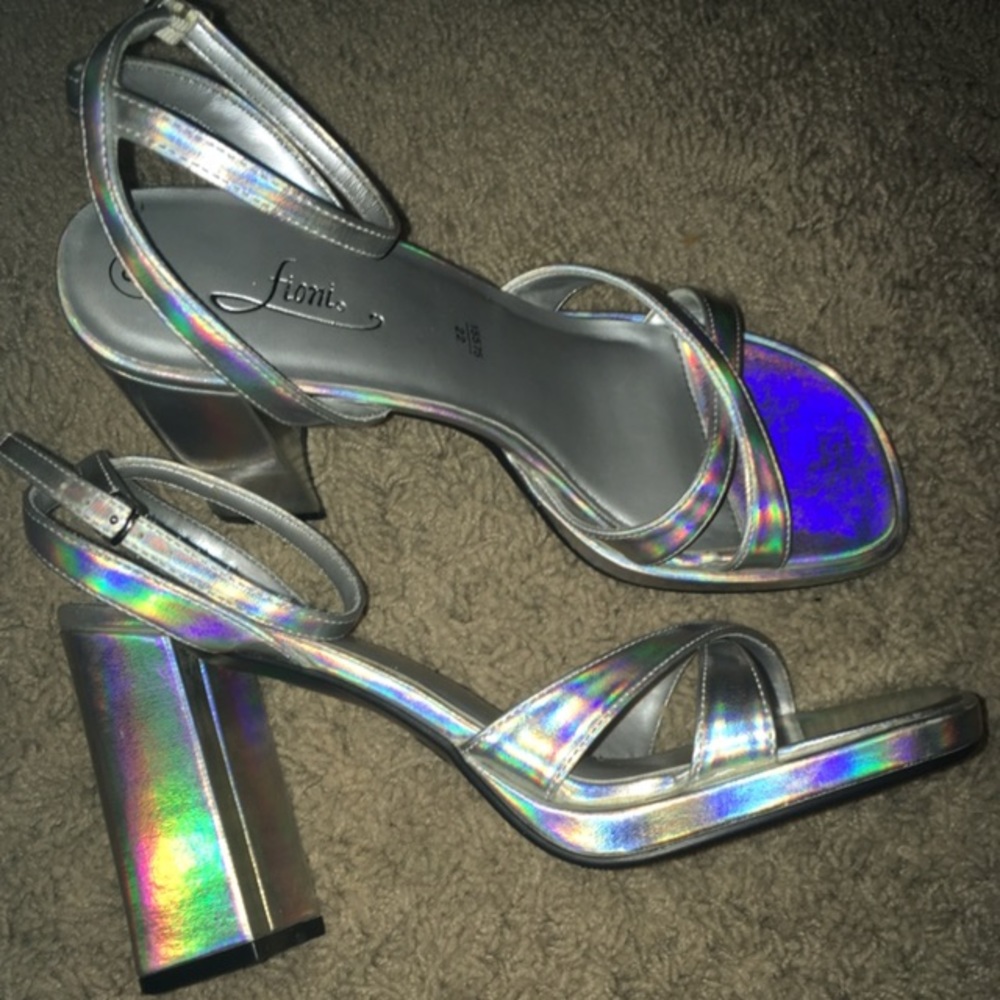 Fioni Holographic heels