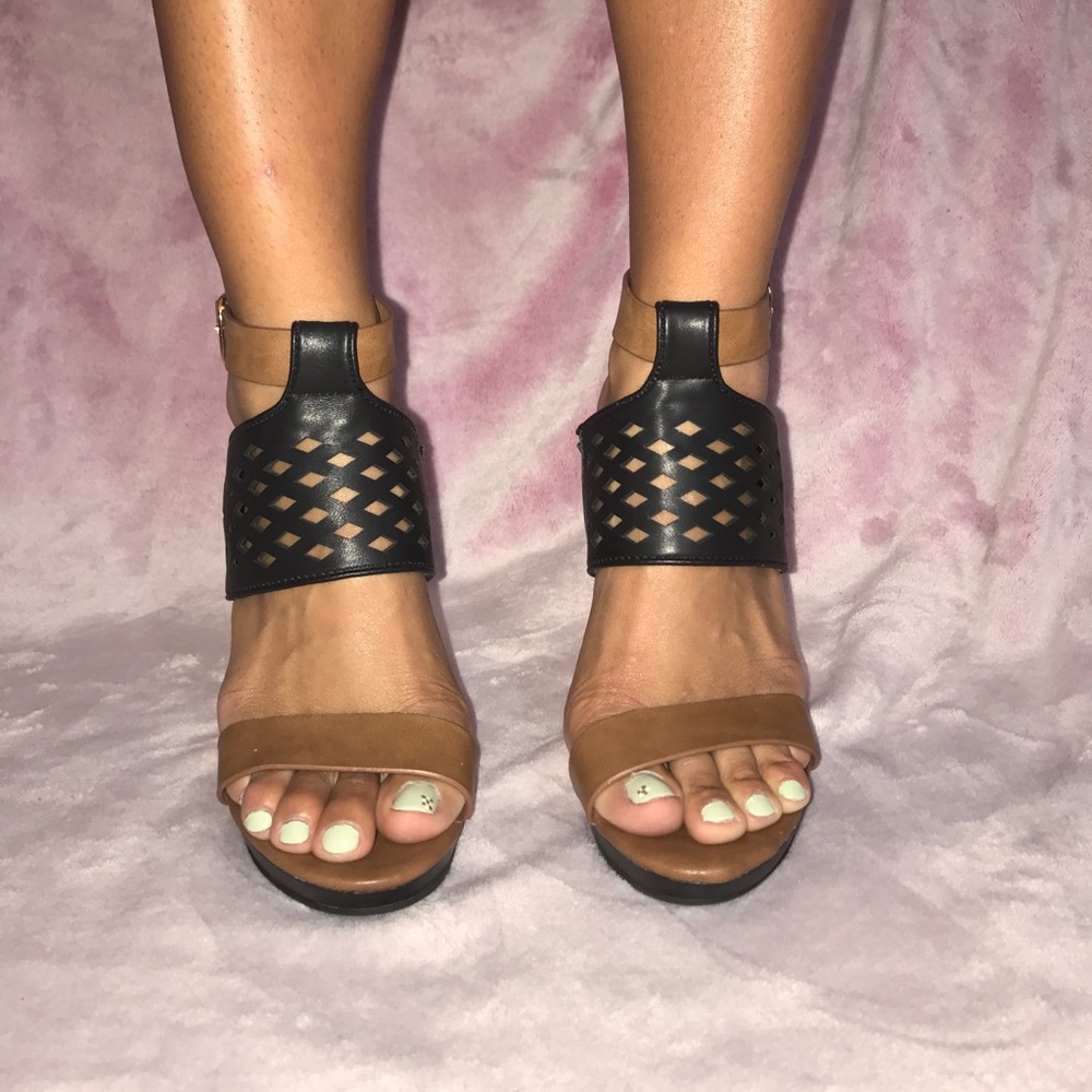 Trendy black and brown color-block wedge - Picture 3 of 5