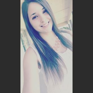 Meet your Posher, Caitlin