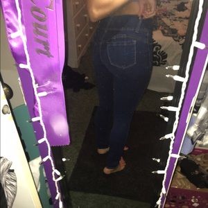 High waisted jeans