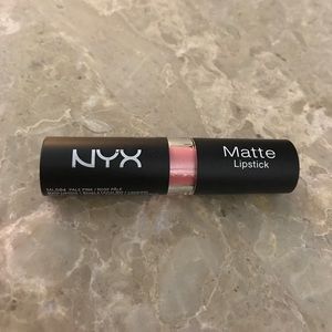 😍💖💄💋NYX Matte Lipstick Pale Pink