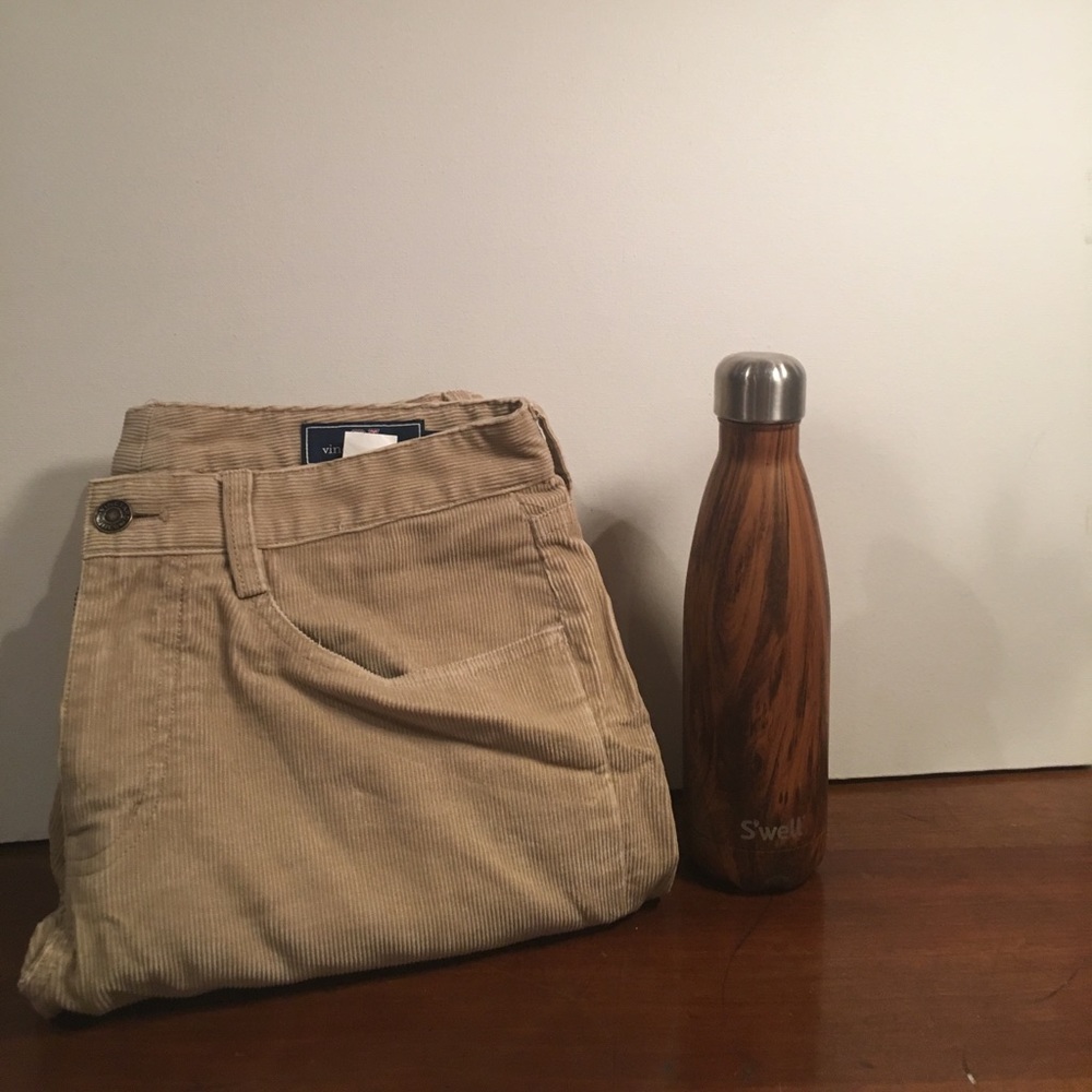 Vineyard Vines 30x30 corduroys tan