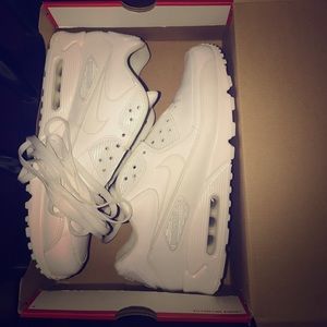 Air max all white
