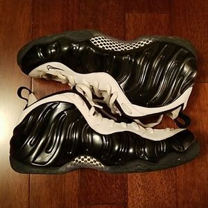 Men's Nike Foamposites Black and White Size 12