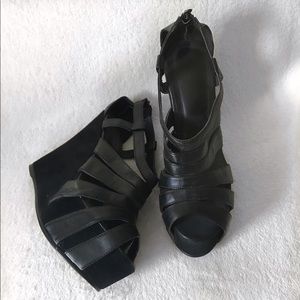 Black Leather Platform Wedges 🖤