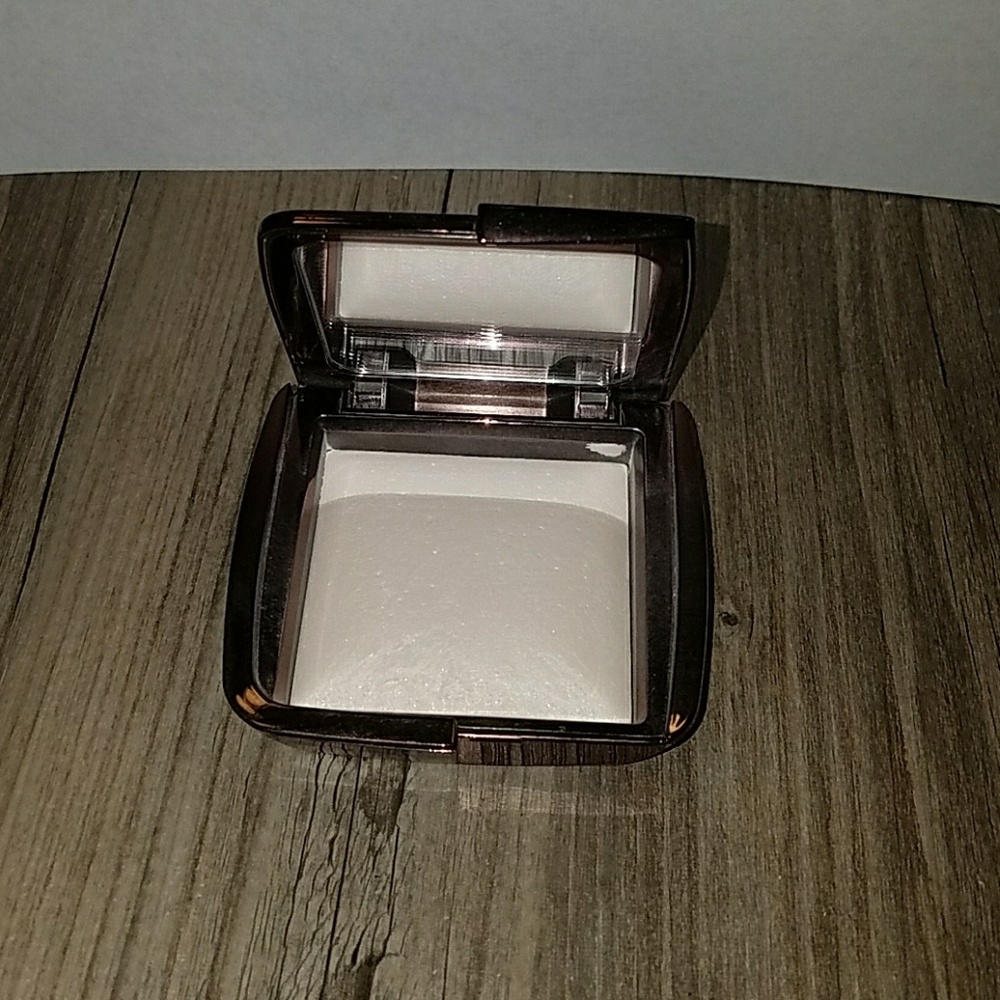 Hourglass Ambient Lighting Powder
