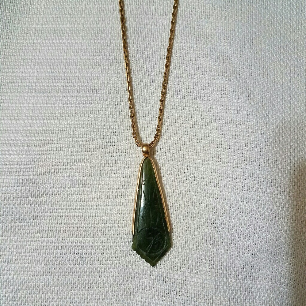 Vintage Winard Necklace w/ Carved Jade Pendant