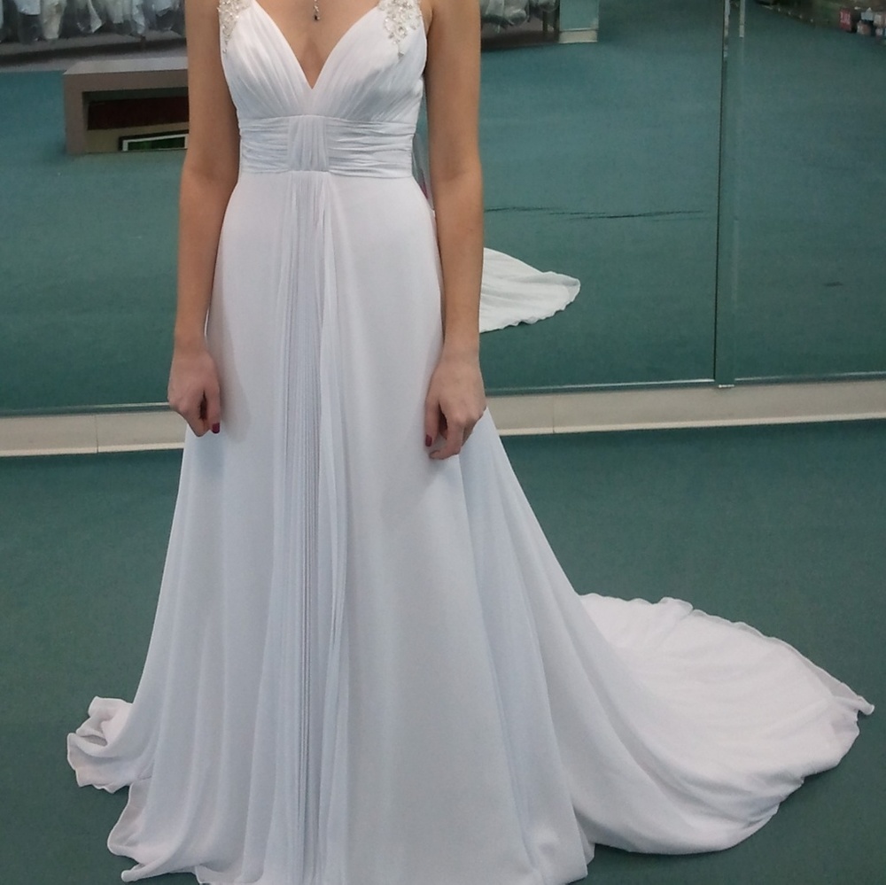Beautiful Wedding Dress! 6