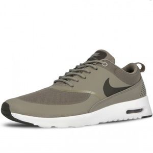 Nike Thea