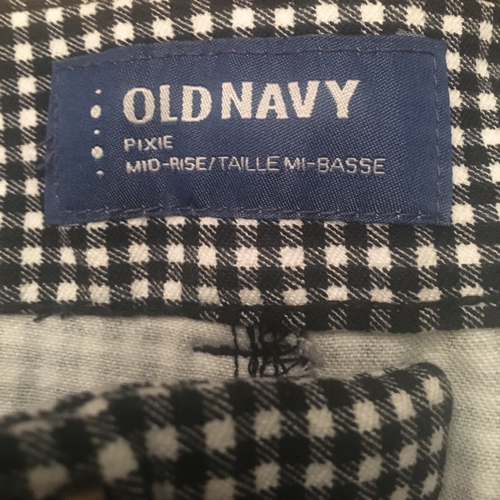 Mid-rise, black and white checkered, pixie pant