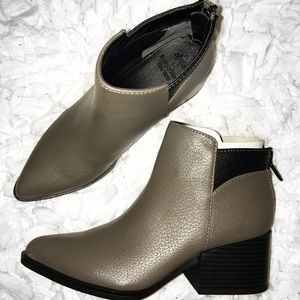 *BRAND NEW* Vera Wang Booties