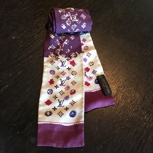 Gorgeous Louis Vuitton Bandeau Silk Scarf