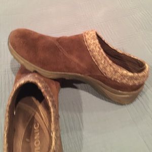 Vionic water resistant slip on