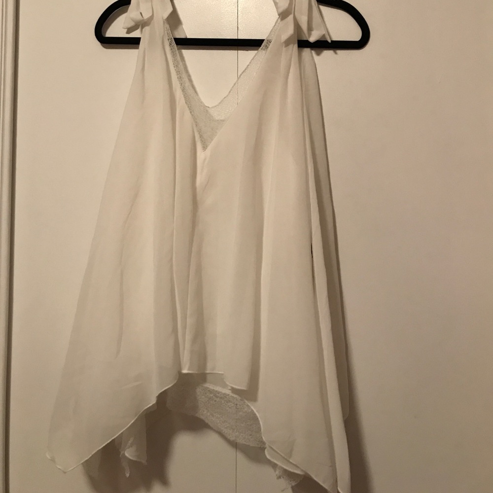 White Tularosa top. Size Medium.  100% polyester.