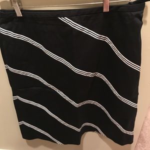 Like new style & co size 12 black and white skirt