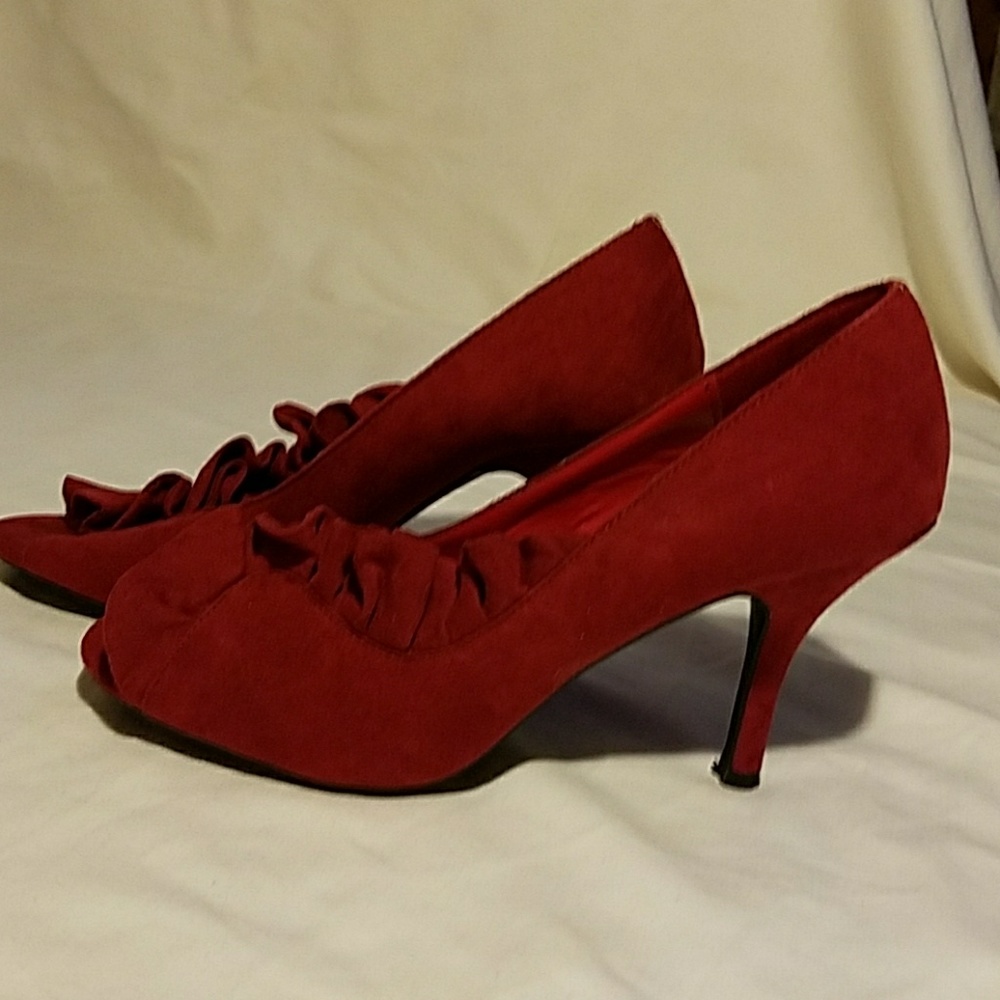 Ann Marino Red Ruffle Peep toe pumps