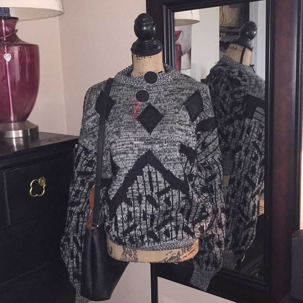 🔳Vintage🔲Black and Grey Heather Sweater