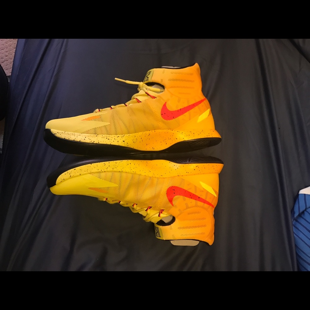 Nike Zoom HyperRev Kyrie Edition