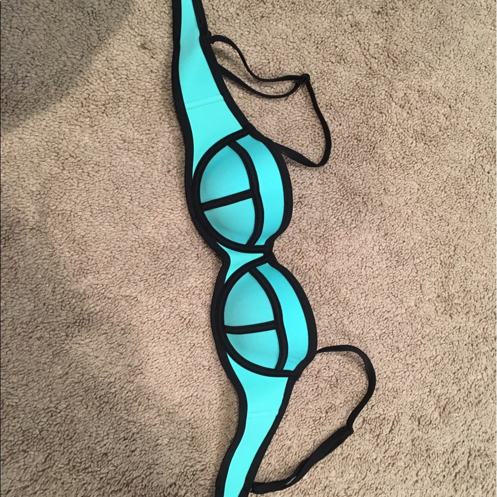 Triangl bikini top