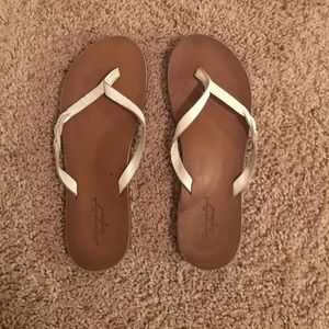 American Eagle Leather Flip Flips