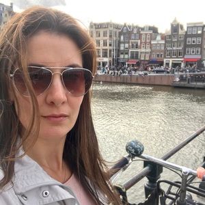 Meet your Posher, Adi