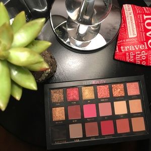 Huda Beauty Rose Gold Palette