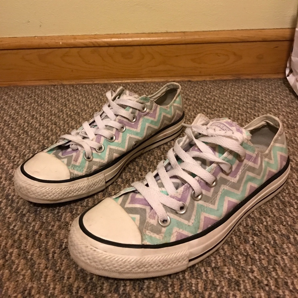 Multiple colored zig zag converse
