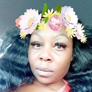 Meet your Posher, Tecola