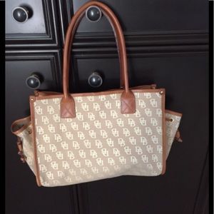 Dooney and Bourke Handbag/Tote