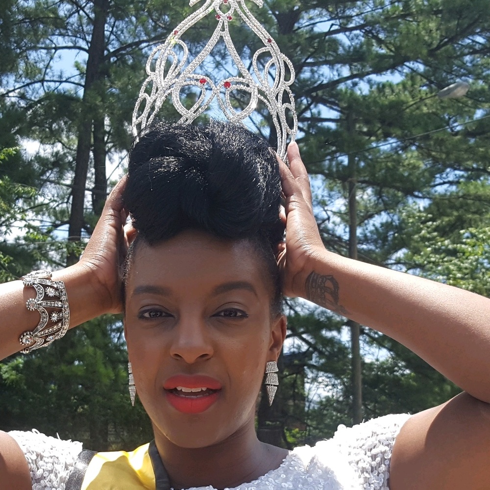 Meet your Posher, Queen aftan