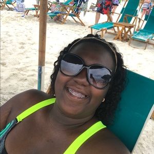 Meet your Posher, Mia