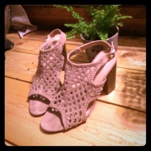 Adorable khaki mesh heel