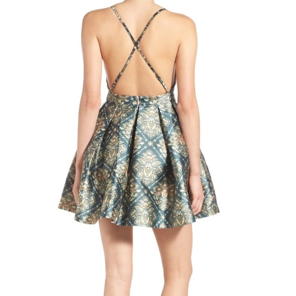 ๐ซHP๐ซMinkpink backless skater dress - Picture 2 of 7