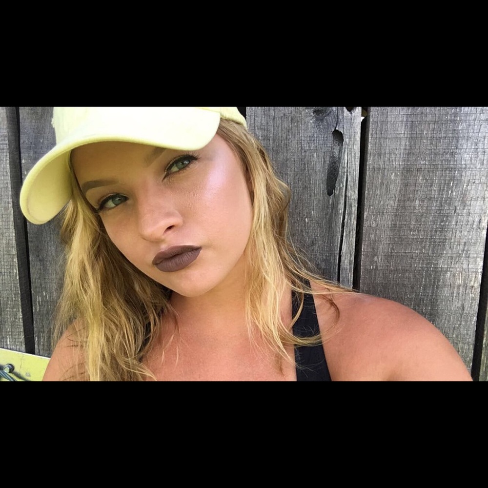 Meet your Posher, Madi