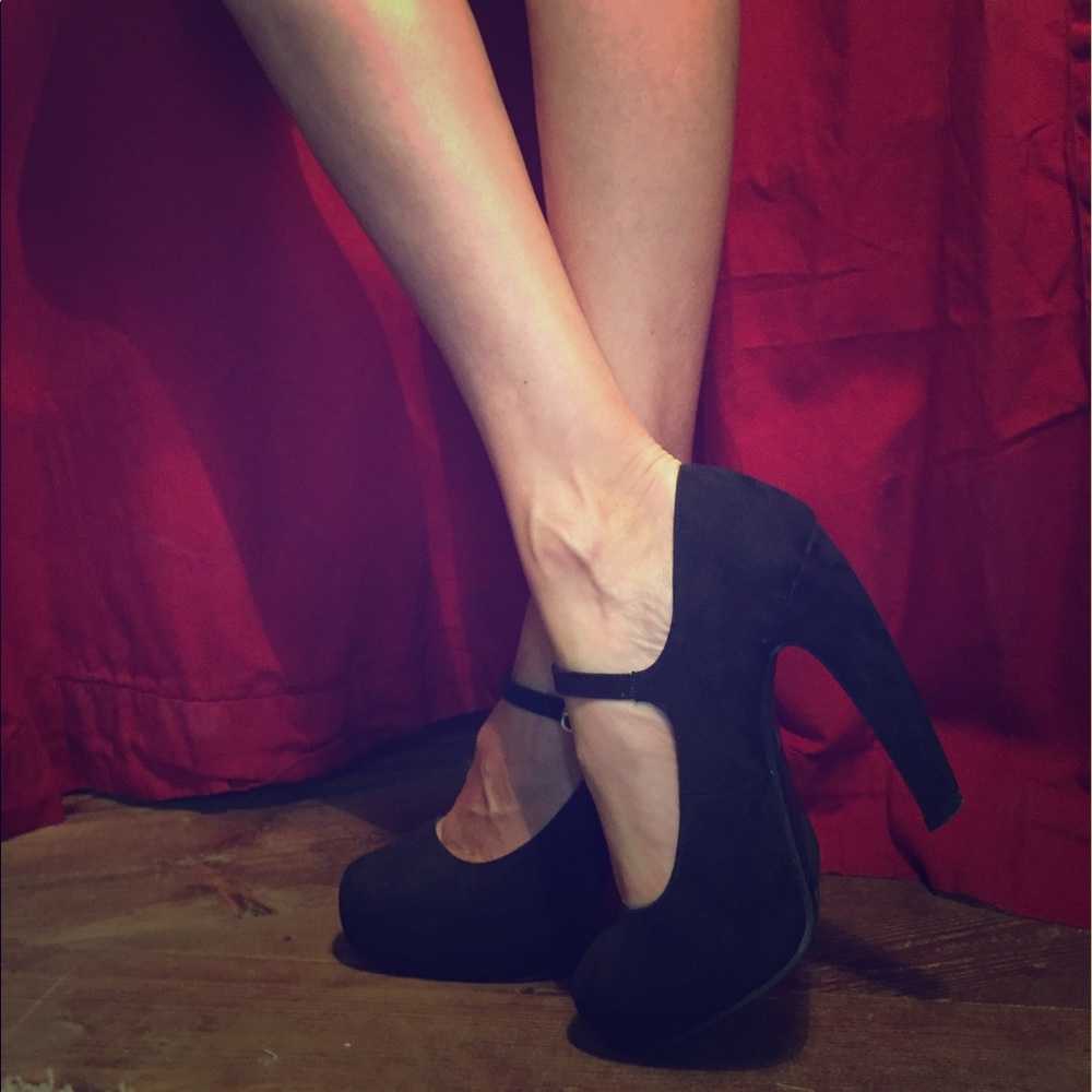 Chunky black Mary Jane heels