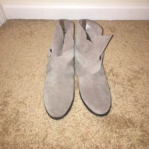 American Eagle taupe booties