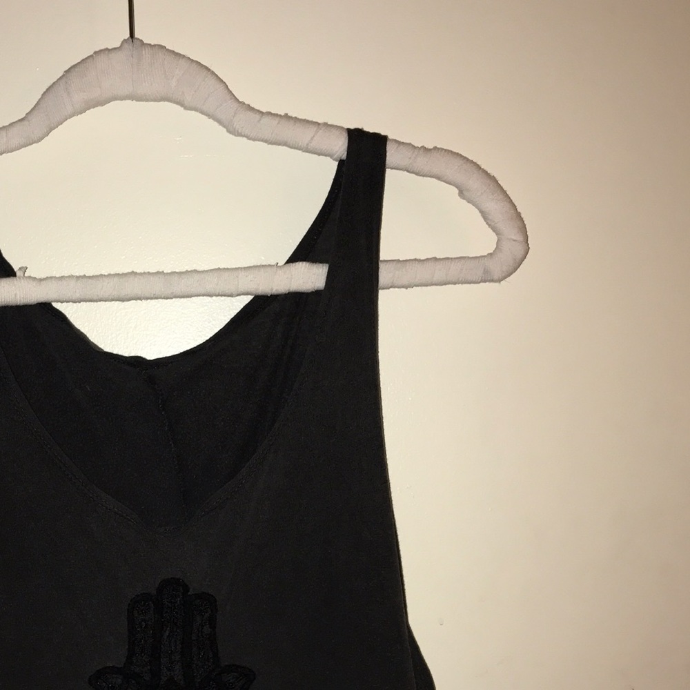 EMBROIDERED CROPPED TANK