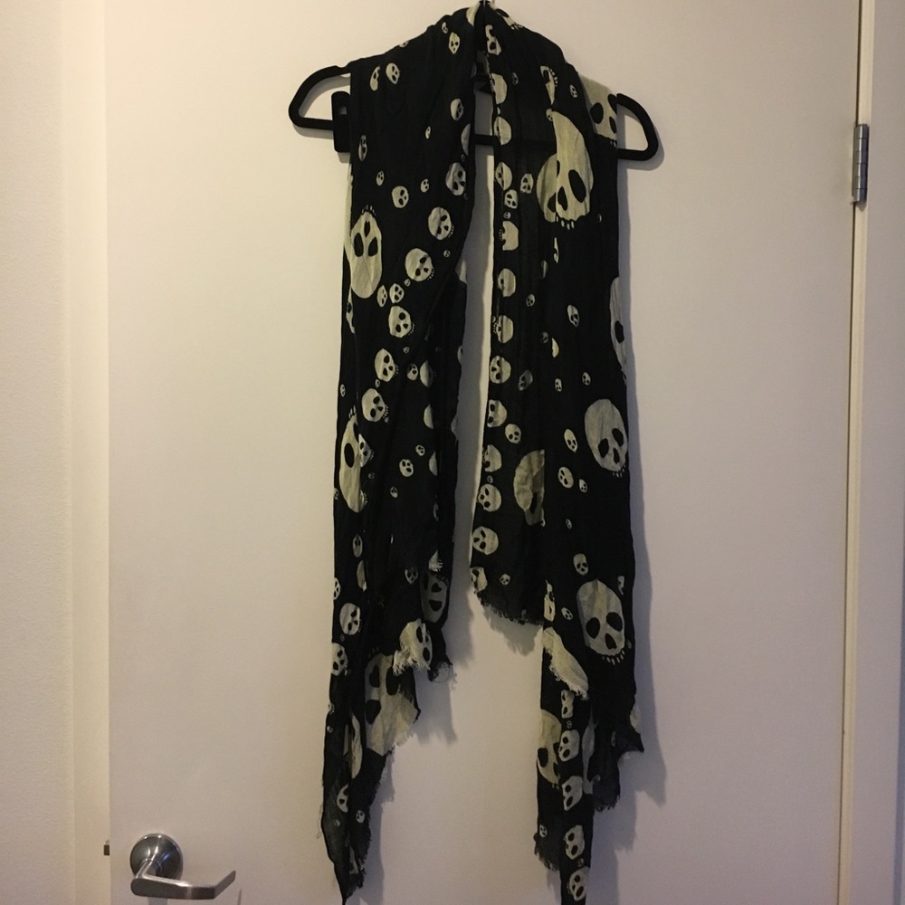 Skull scarf