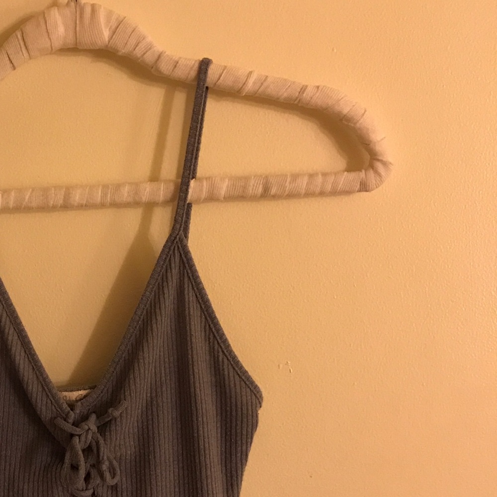 TILLYS LAVENDER CROPPED TANK